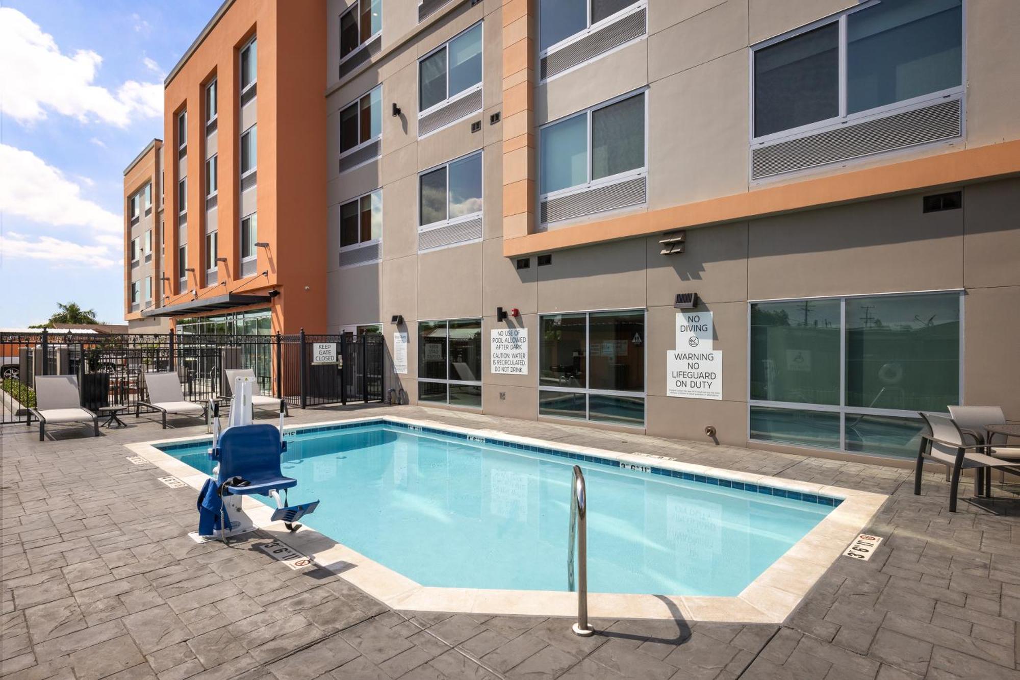 Holiday Inn Express & Suites - Hawaiian Gardens By Ihg Екстер'єр фото